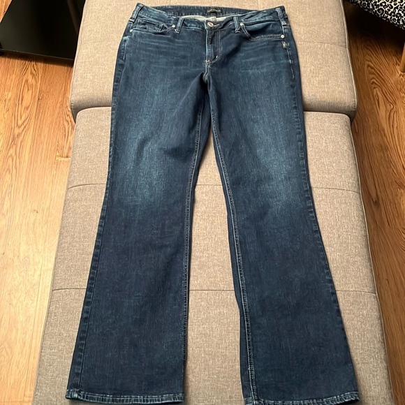Silver Jeans Size 16 Avery Slim Boot Cut Dark Wash High Rise - Picture 1 of 9